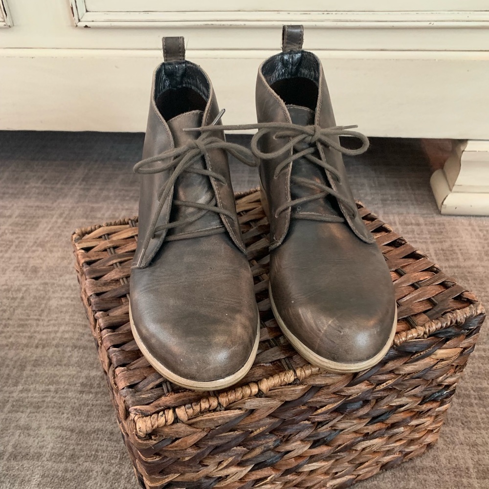 Leather Casual booties, size 39